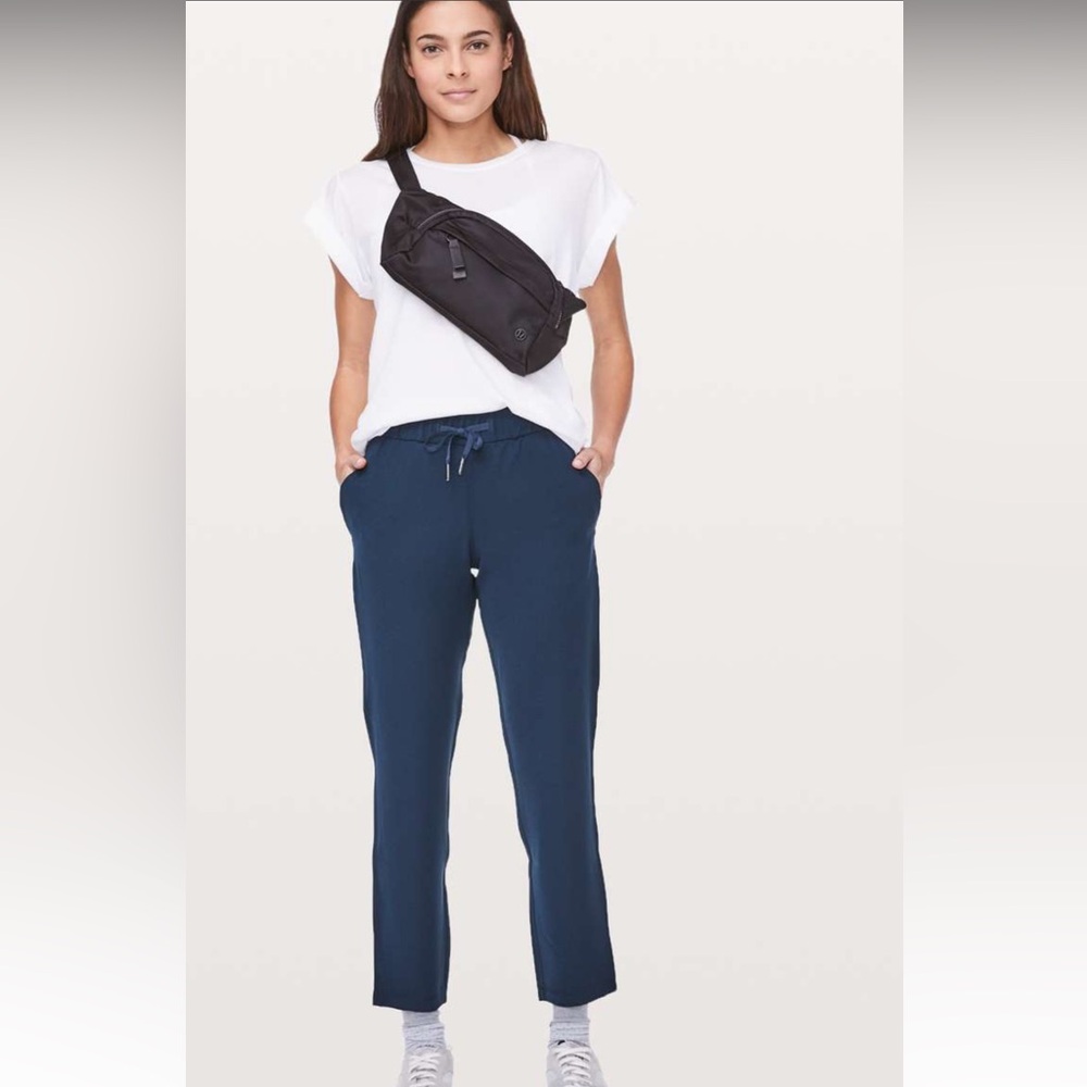 39. Lululemon $118 On The Fly Pant *Woven True Navy 6